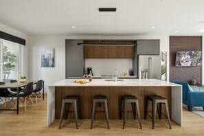 Dining - Pinnacle Peak - 3 Units - Hot Tub - In Old Town (Scottsdale)