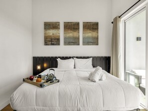 6 bedrooms, iron/ironing board, travel cot, free WiFi - Pinnacle Peak - 3 Units - Hot Tub - In Old Town (Scottsdale)