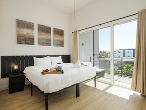 6 habitaciones, tabla de planchar con plancha y cuna de viaje