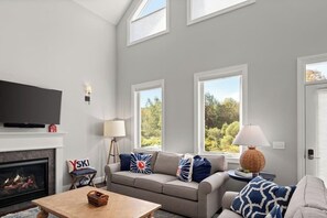 TV, peis og bordtennis