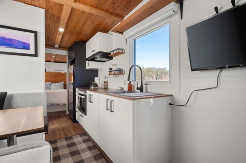 Scenic Tiny Home, Five Minutes to Stowe Main St!