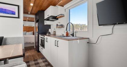 Scenic Tiny Home, Five Minutes to Stowe Main St!