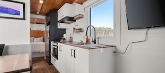 Scenic Tiny Home, Five Minutes to Stowe Main St!