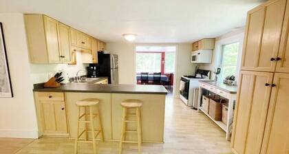 Serene & Cozy 3BR Home w/ Large Deck on River