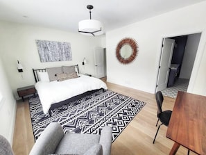 4 bedrooms, WiFi, bed sheets - Modern, Gorgeous New Home minutes to Stowe Mt (Stowe)