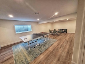 Games room - Modern, Gorgeous New Home minutes to Stowe Mt (Stowe)