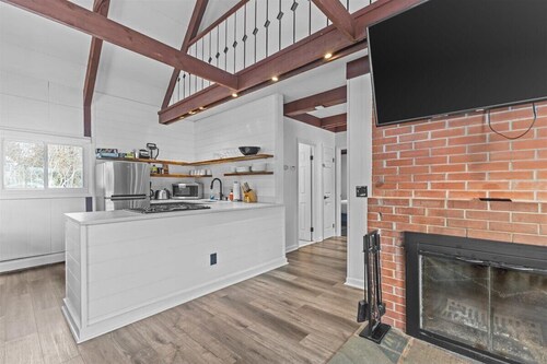 New Stowe remodel, perfect location,many amenities