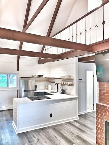 New Stowe remodel, perfect location,many amenities