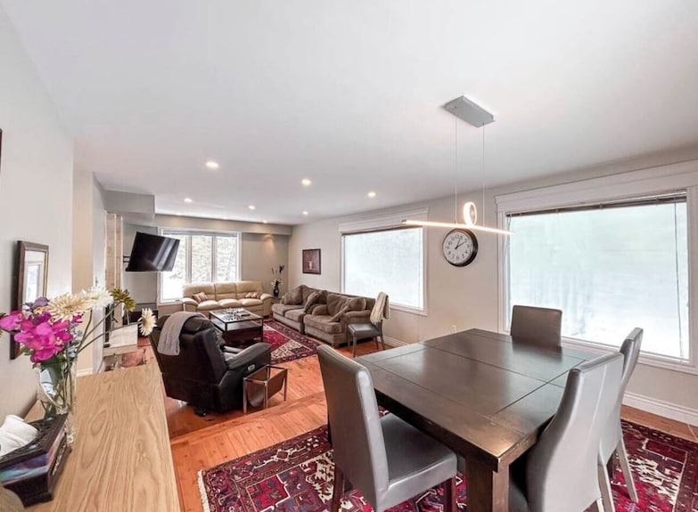 A Luxurious 5-bedroom Oasis - Ottawa