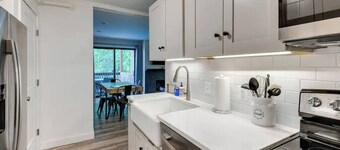 Modern pristine space in perfect Stowe location