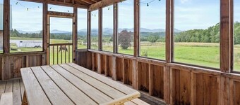 Stunning Farmhouse 5 minutes to Stowe with Views!