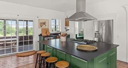 Stunning Farmhouse 5 minutes to Stowe with Views!