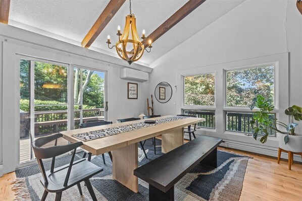 Dining - Impeccably Designed 3BR Stowe Woods Retreat (Stowe)