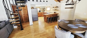 Vintage Vibes Haven in Stowe, Records & Firepit!