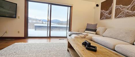 Smart TV, fireplace, table tennis