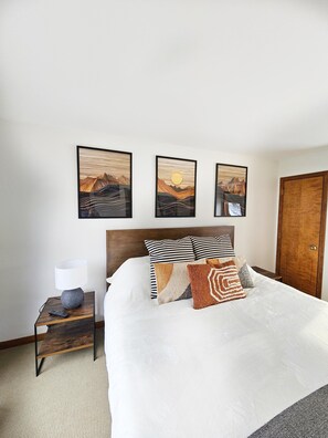 2 bedrooms, iron/ironing board, WiFi, bed sheets