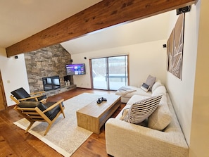 Smart TV, fireplace, table tennis