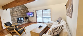 Stowe Comfort: Centrally located upscale 2BR condo