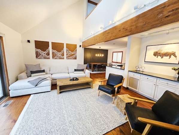 Smart TV, fireplace, table tennis