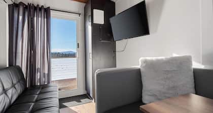 Modern & Upscale Tiny Home, Great Spot near Stowe