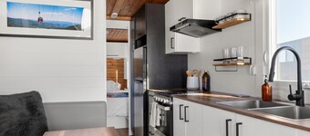 Modern & Upscale Tiny Home, Great Spot near Stowe