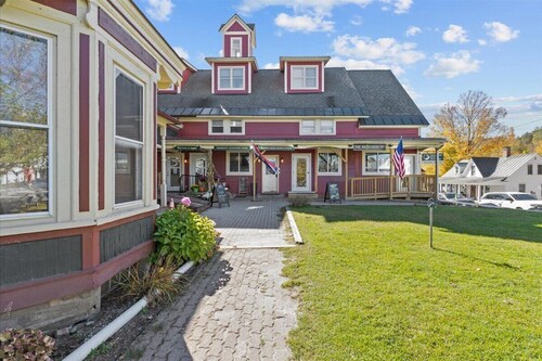 Renovated Historic Carriage House on Stowe Main Street, Walk to Everything