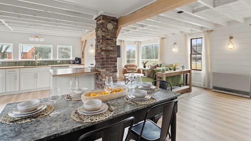  Charming Large 6-bedroom farmhouse in Stowe Lower village with Soaking tub