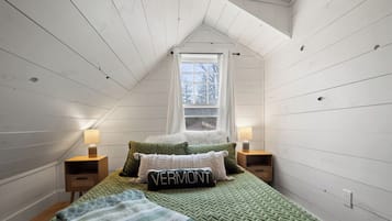 6 bedrooms, iron/ironing board, WiFi, bed sheets