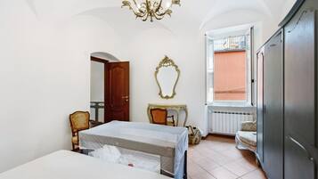 2 chambres, fer et planche à repasser, Wi-Fi gratuit, draps fournis
