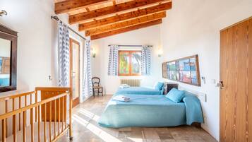 8 bedrooms, iron/ironing board, free WiFi, bed sheets