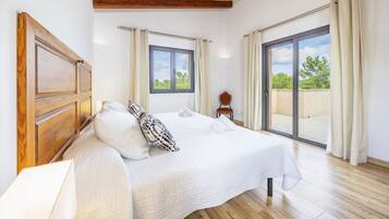 5 Schlafzimmer, Bügeleisen/Bügelbrett, kostenloses WLAN, Bettwäsche