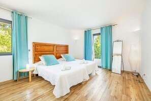 5 bedrooms, iron/ironing board, free WiFi, bed sheets