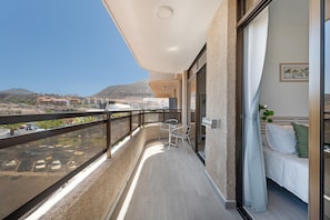 Property grounds - Vacation Apartment 'Apto Sasha Los Cristianos' with Mountain View, Private Terrace and Wi-Fi (Arona)