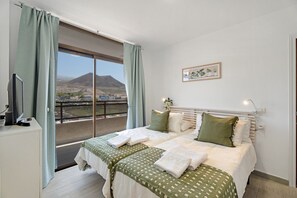 1 bedroom, iron/ironing board, free WiFi, bed sheets - Vacation Apartment 'Apto Sasha Los Cristianos' with Mountain View, Private Terrace and Wi-Fi (Arona)