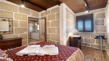1 habitación, tabla de planchar con plancha, wifi gratis y ropa de cama