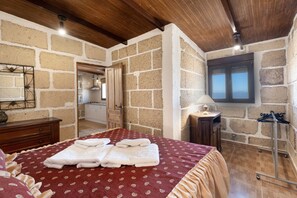 1 chambre, fer et planche à repasser, Wi-Fi gratuit, draps fournis