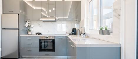 Fridge, microwave, oven, stovetop