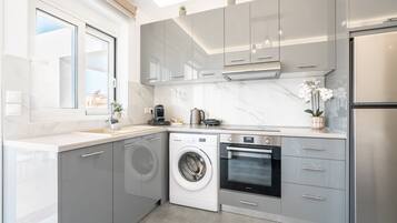 Fridge, microwave, oven, stovetop