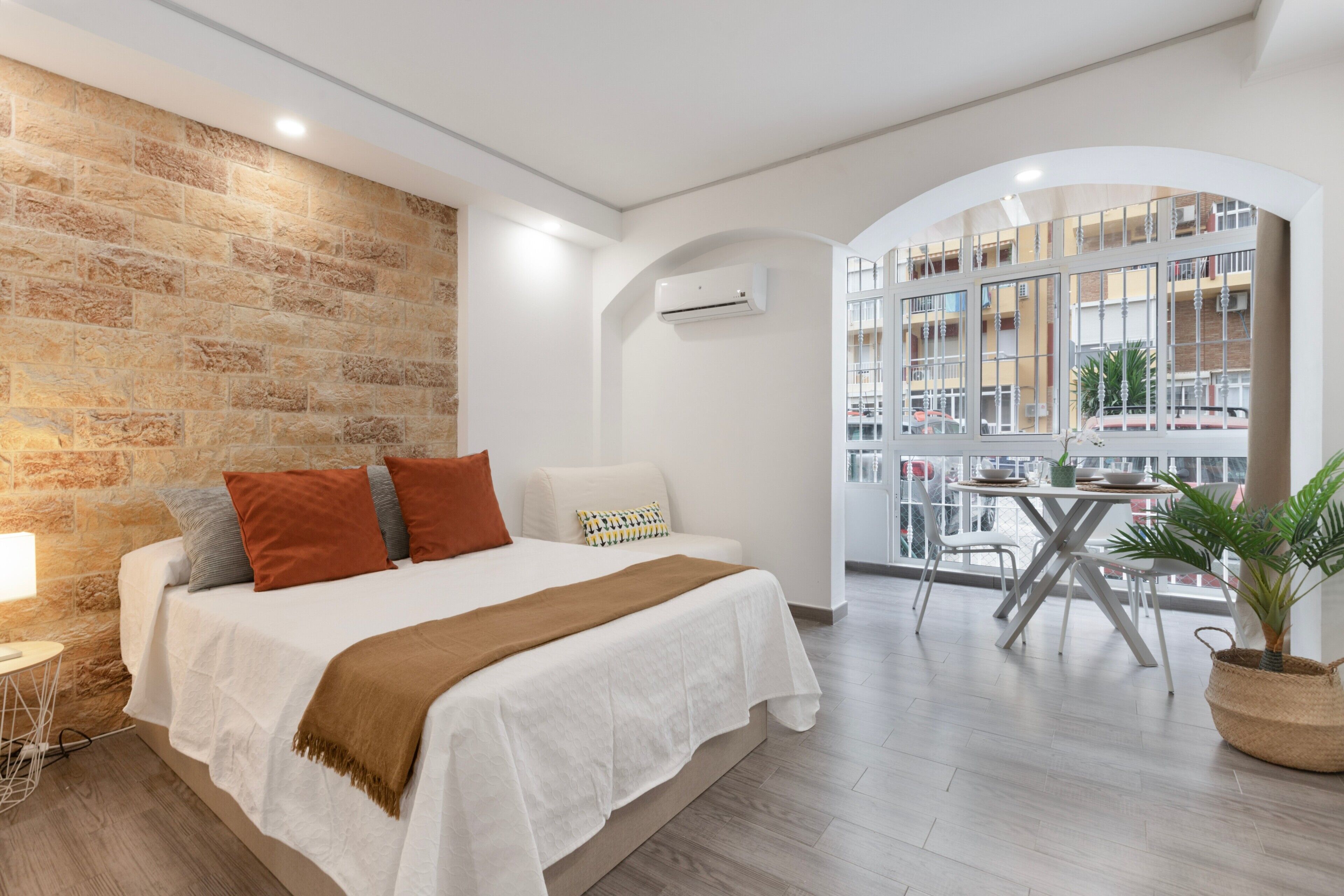 1 slaapkamer, een strijkplank/strijkijzer, gratis wifi, beddengoed