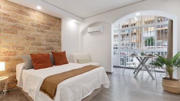 1 slaapkamer, een strijkplank/strijkijzer, gratis wifi, beddengoed