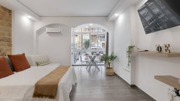 1 slaapkamer, een strijkplank/strijkijzer, gratis wifi, beddengoed