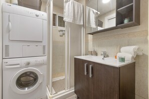 Shower, hair dryer, towels