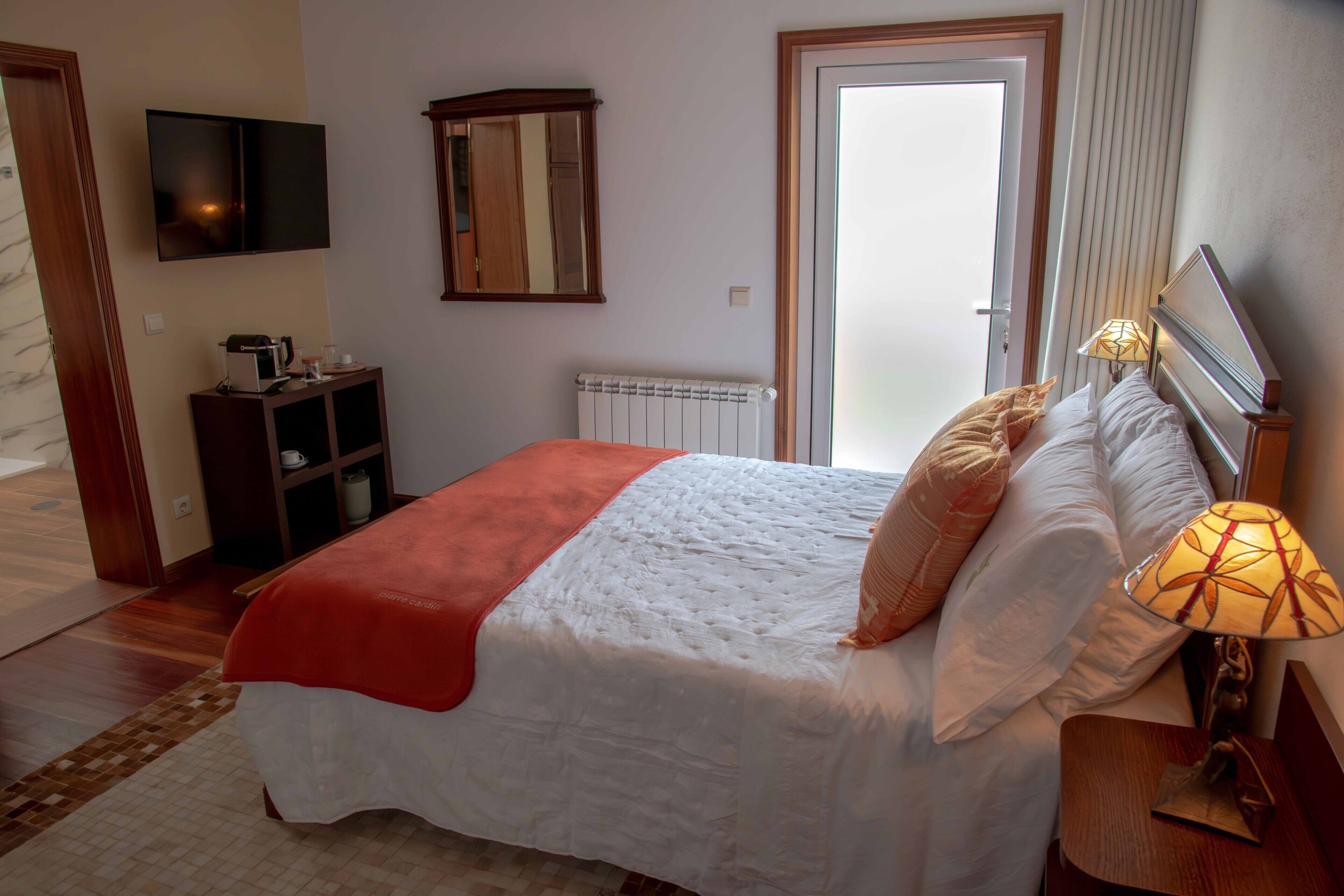 1 quarto, Wi-Fi de cortesia, roupa de cama