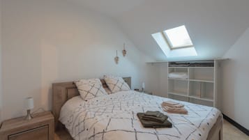 2 bedrooms, iron/ironing board