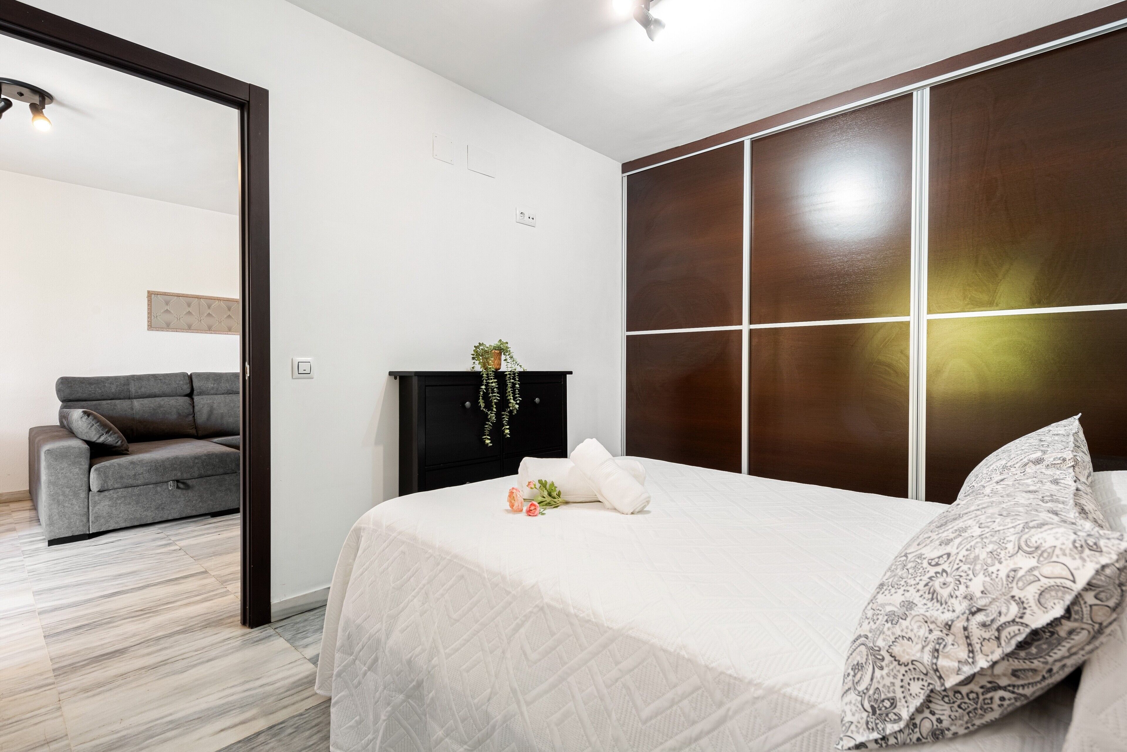 1 slaapkamer, een strijkplank/strijkijzer, gratis wifi, beddengoed