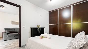 1 slaapkamer, een strijkplank/strijkijzer, gratis wifi, beddengoed