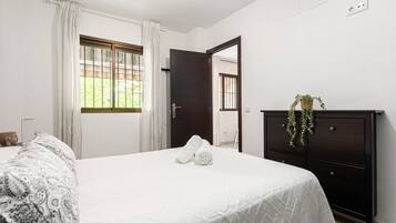 1 slaapkamer, een strijkplank/strijkijzer, gratis wifi, beddengoed