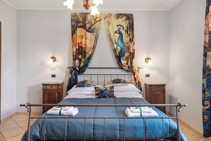 1 slaapkamer, een strijkplank/strijkijzer, gratis wifi, beddengoed