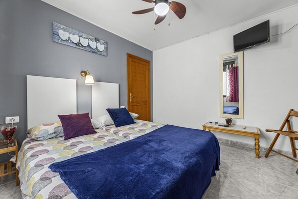 2 slaapkamers, een strijkplank/strijkijzer, gratis wifi, beddengoed