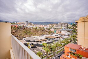 Property grounds - Vacation Apartment 'Atico Con Vistas Al Teide' with Shared Pool, Private Terrace and Wi-Fi (Puerto de la Cruz)